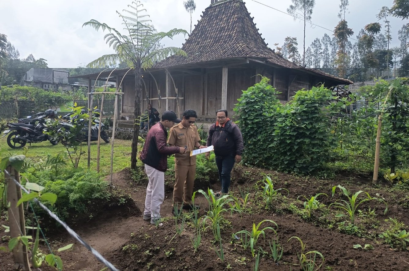 Bukan Dukun! Petani Desa Kuripan Dapat Cuan Lewat Lubang Misteri di Tanah, Kok Bisa?