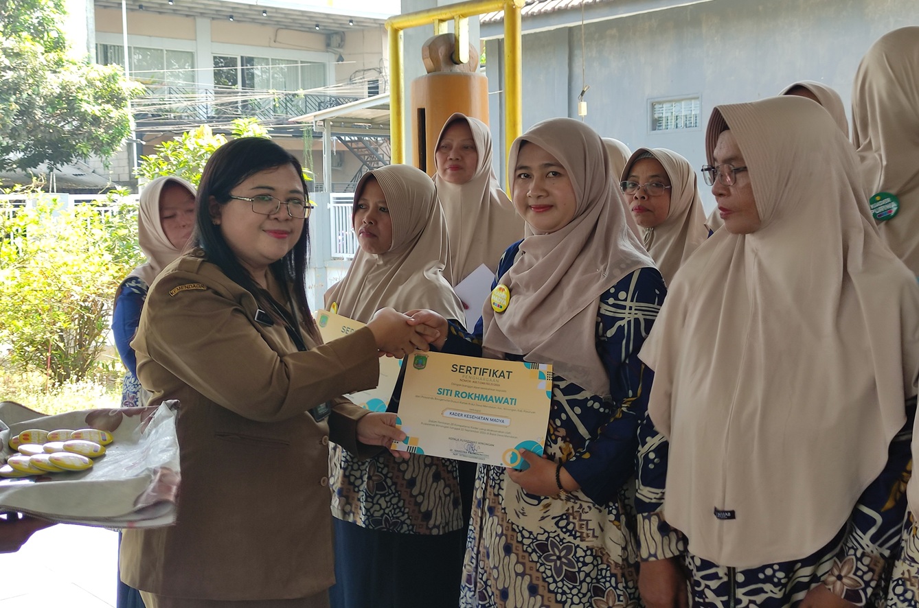 Resmi, Puluhan Kader Desa MendalanDisematkan Pin dan Sertifikat Usai Taklukkan 25 Kompetensi Posyandu ILP.